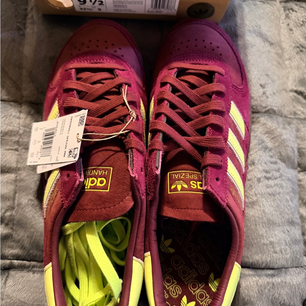 Adidas Handball Spezial WM Burgundy Yellow mens 9.5 NWT Gum Sole